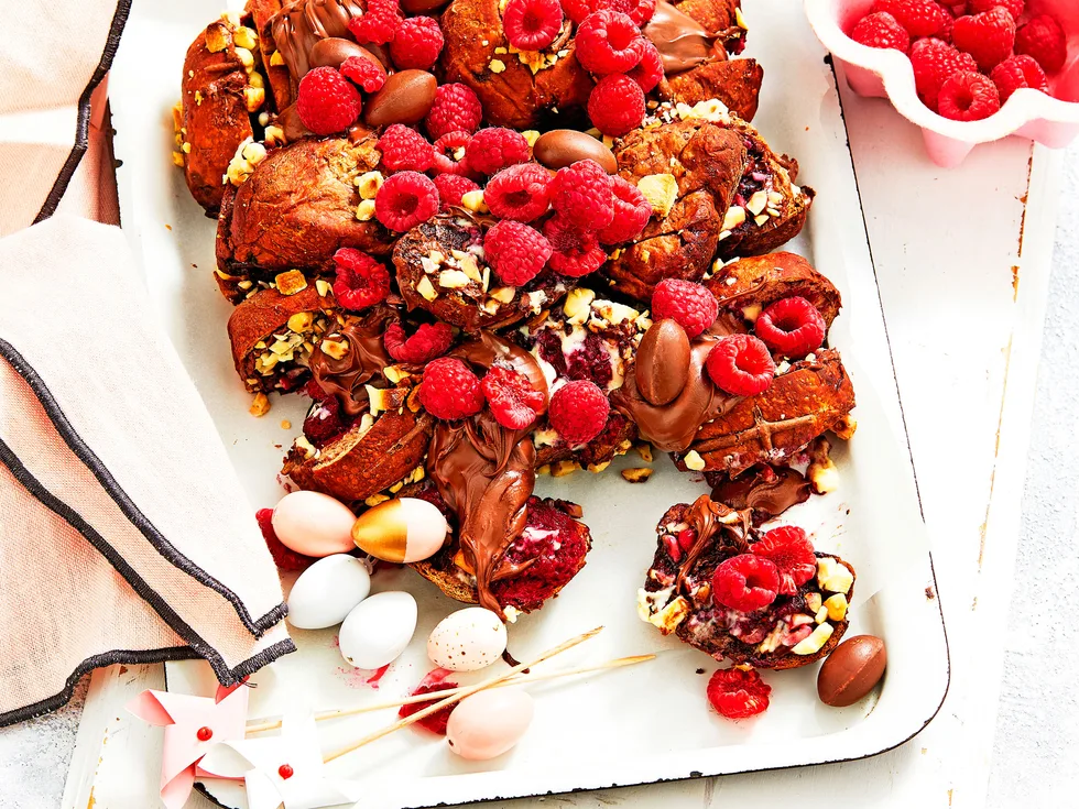 Choc bun pull-apart