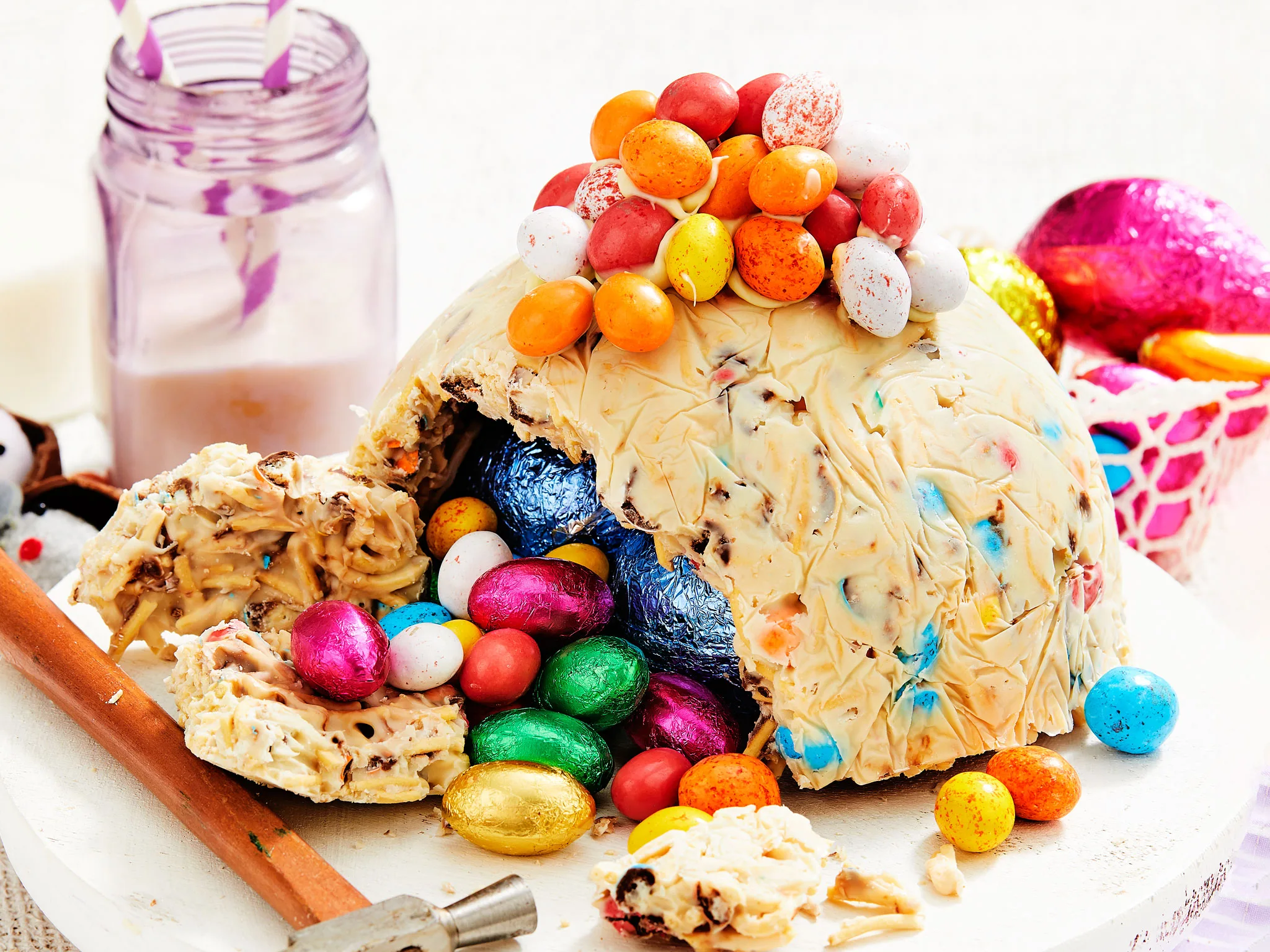 White choc spider smash cake