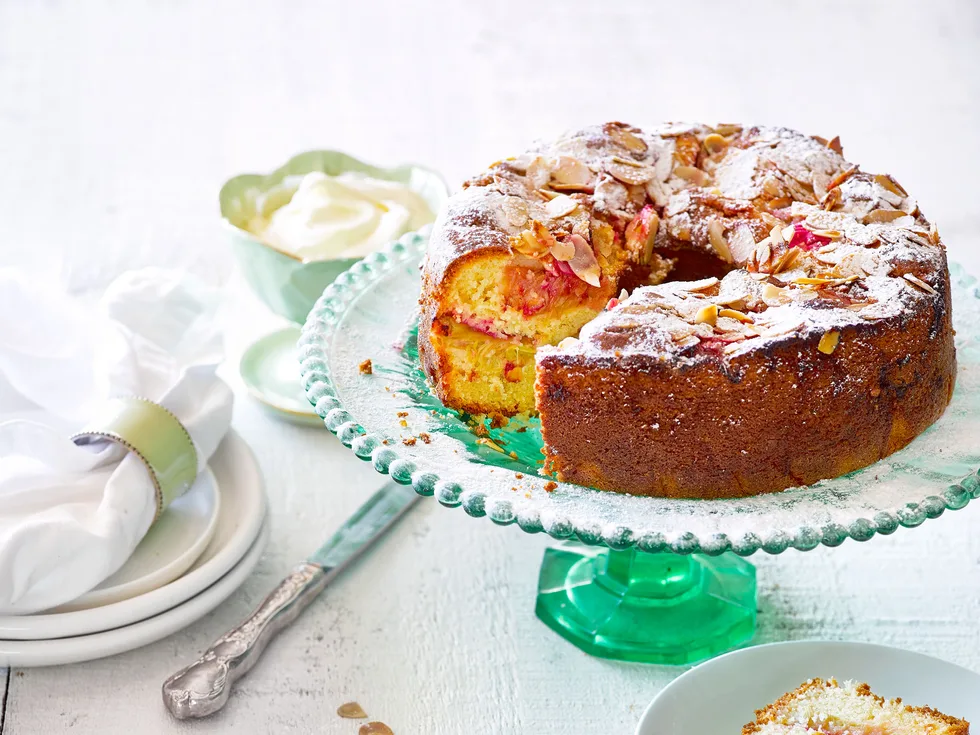 Rhubarb pudding cake