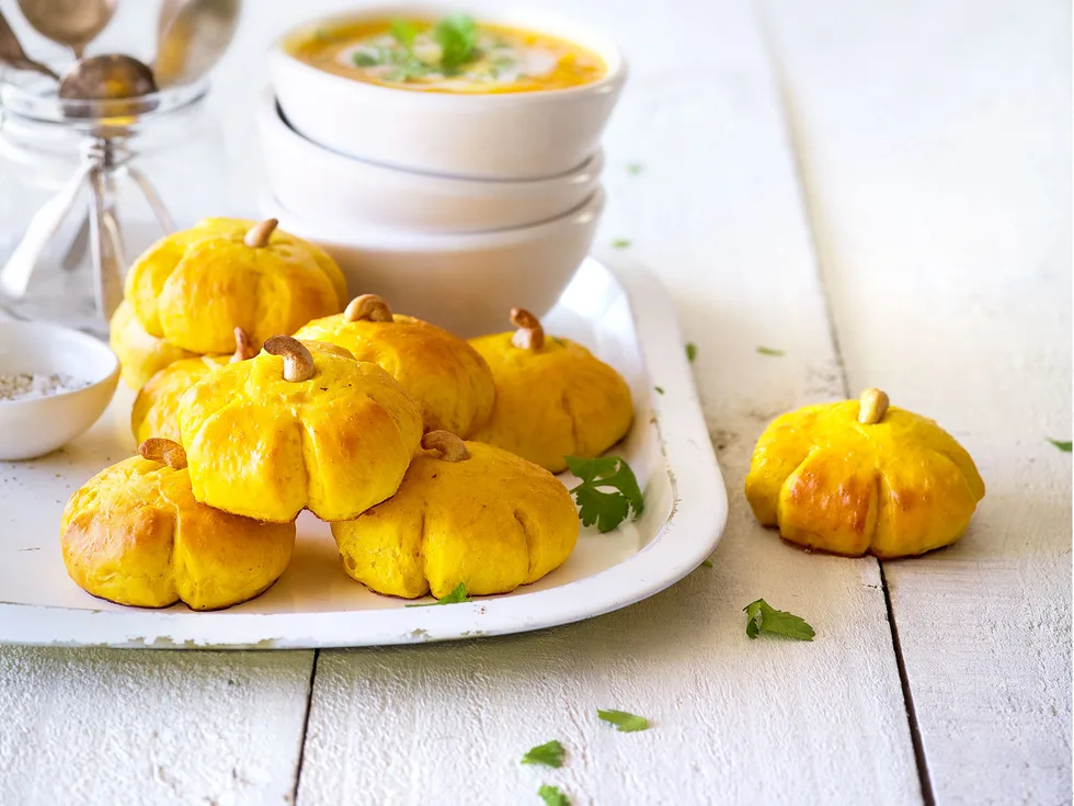 Pumpkin buns with pumpkin and bacon soup