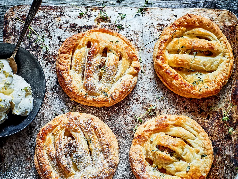Apple, cheddar and thyme pies