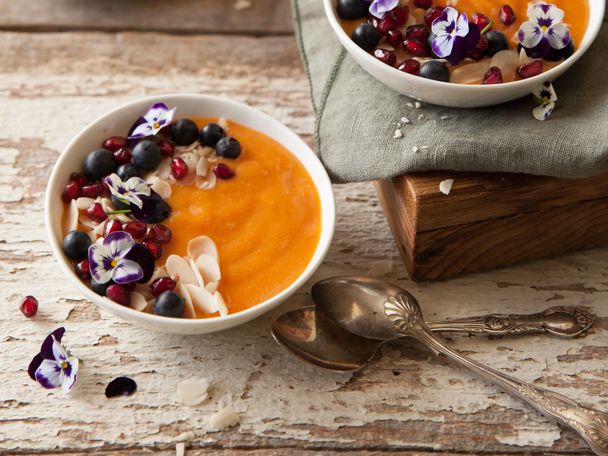Persimmon, turmeric and ginger smoothie bowl