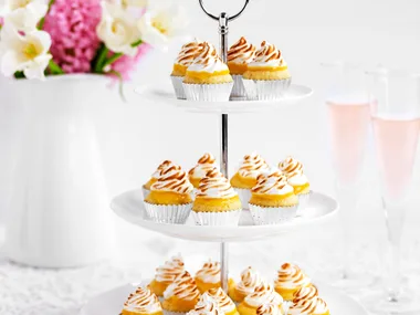 Mini lemon meringue cupcakes