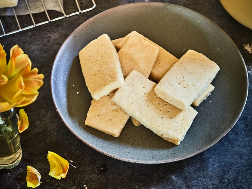 Gluten-free lemony shortbread