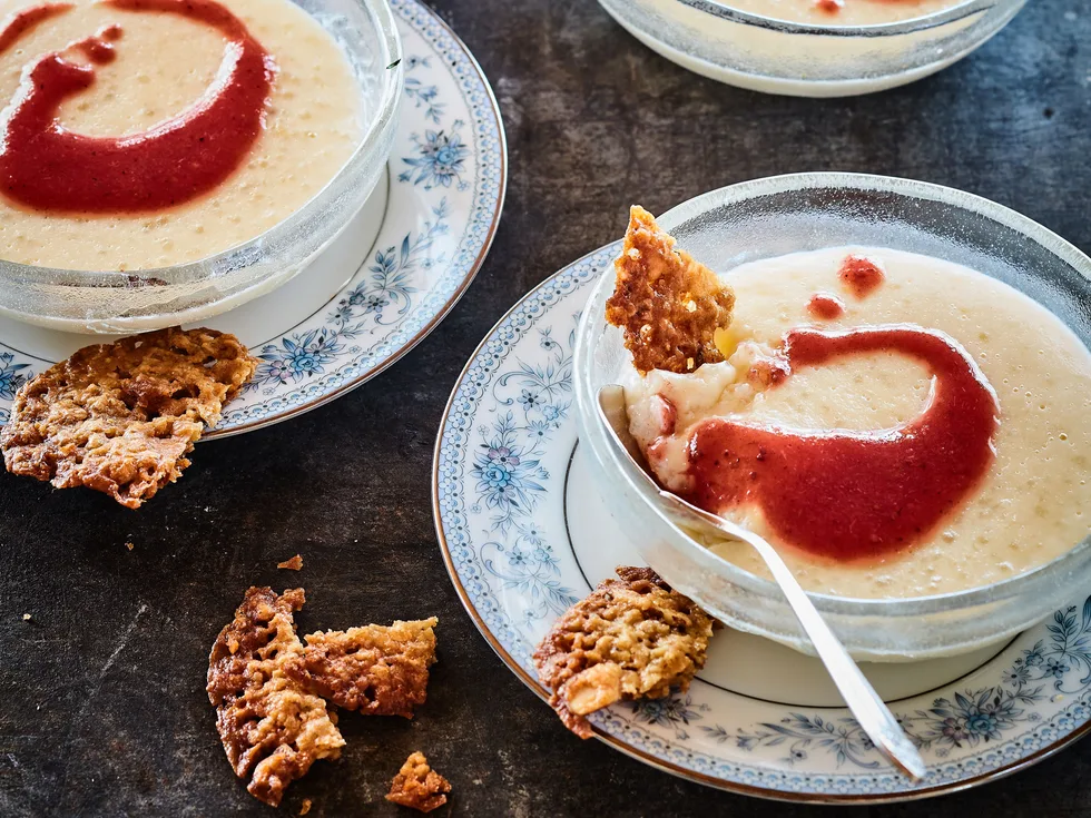 Sago pudding with fruit purée