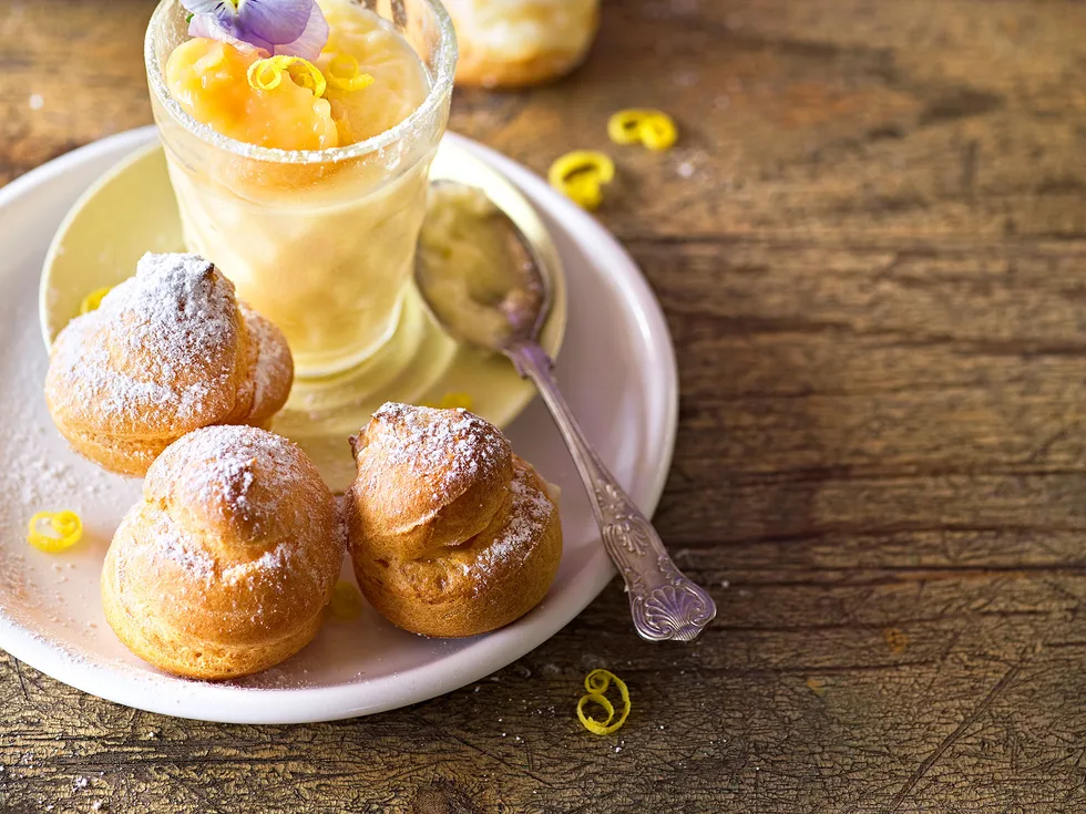 Marietjie's puffs with lemon blancmanche