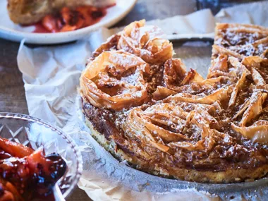 Ruffle cake with tamarillo and orange