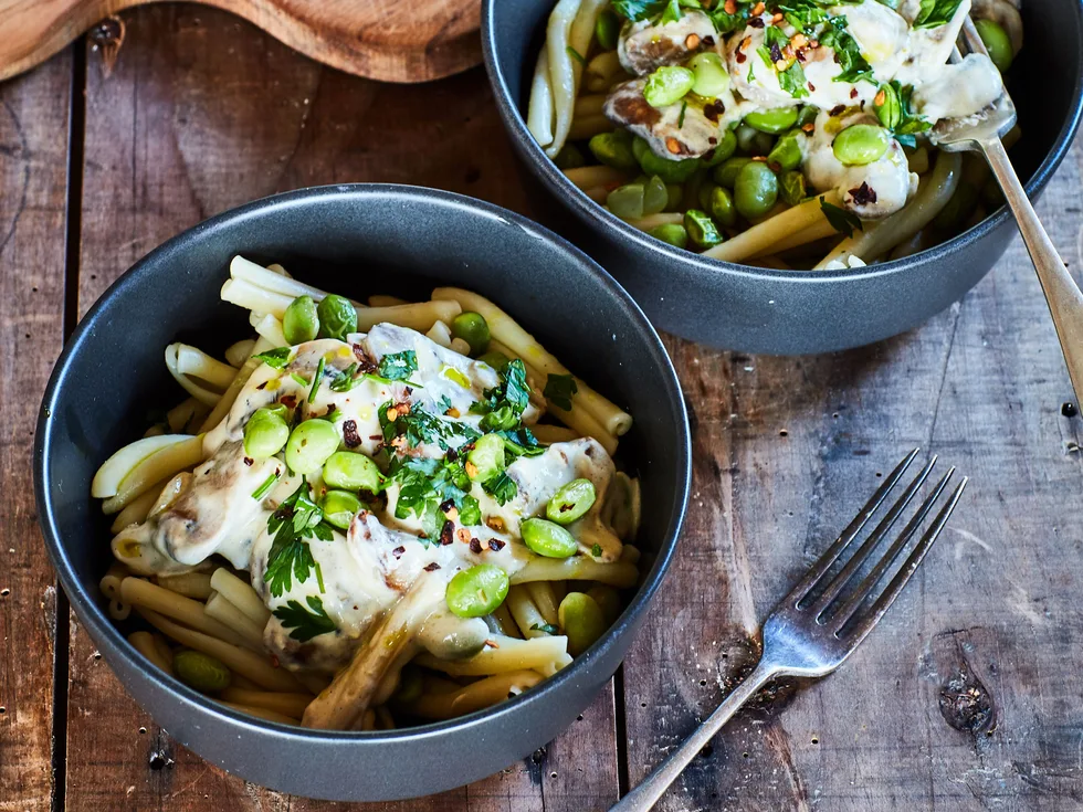 Creamy edamame mushroom pasta