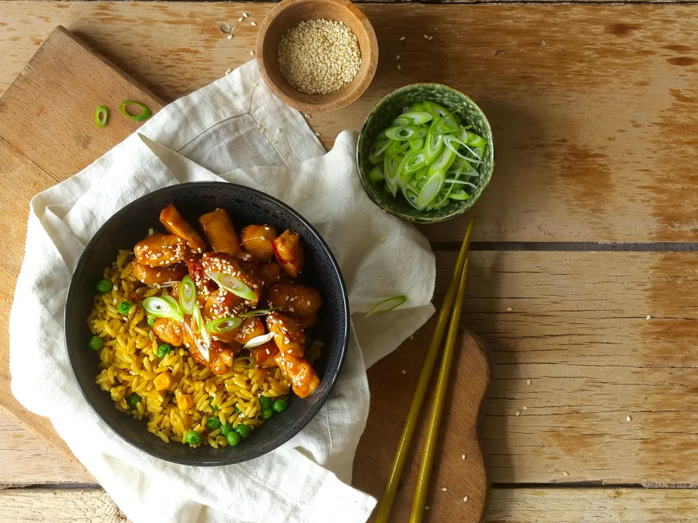 Honey, soy and chilli chicken with vegetable medley rice
