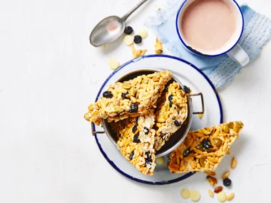 Berry and white choc muesli bars