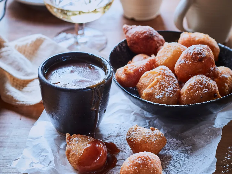 Doughnuts with caramel sauce