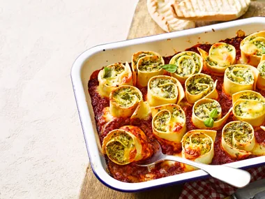 Cheesy lasagne rotolo