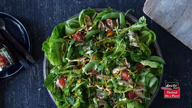 Teriyaki chicken and crispy noodles salad