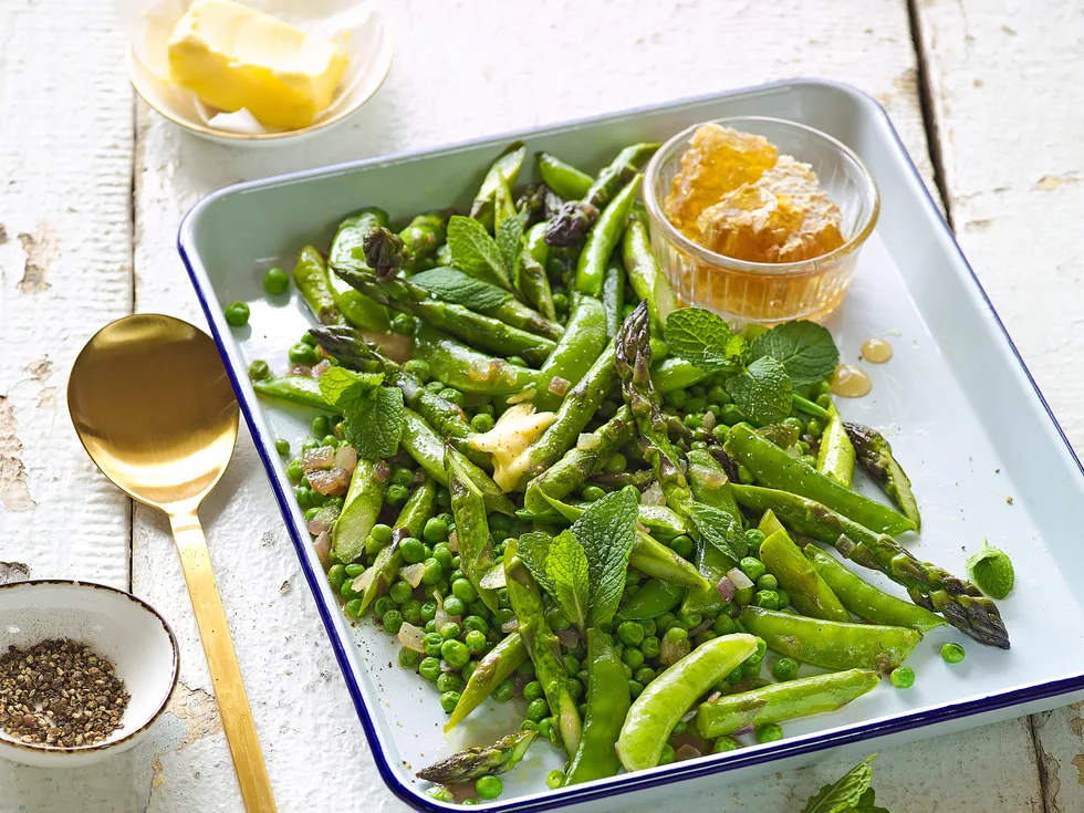 Buttered asparagus with peas and honey
