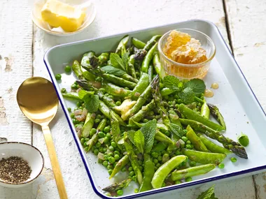 Buttered asparagus with peas and honey