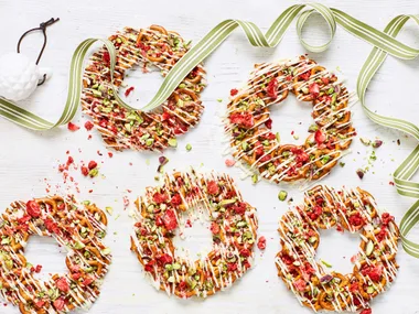 Sweet and salty pretzel wreaths