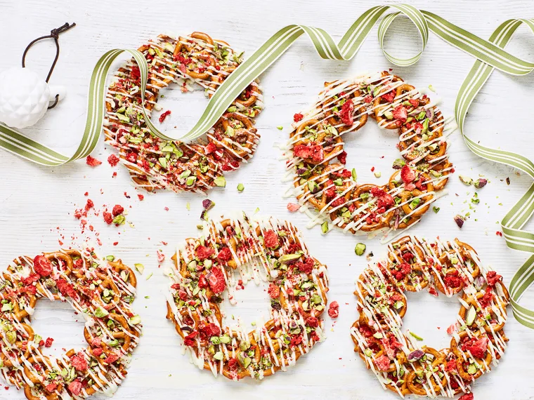 Sweet and salty pretzel wreaths