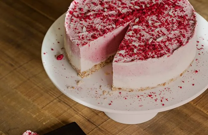 Strawberries and cream raw cheesecake
