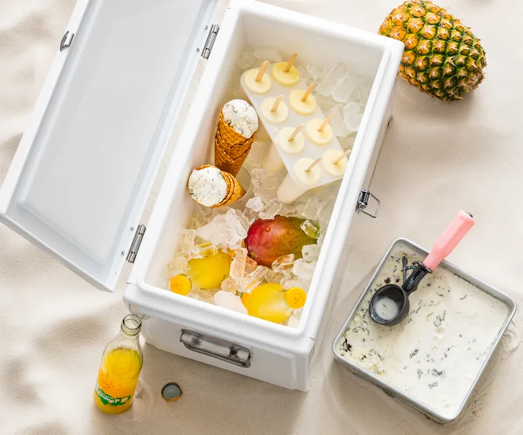 Piña colada pops
