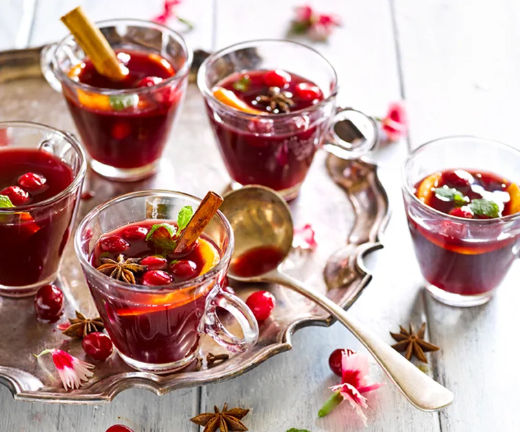 Orange and cranberry spiced mulled wine