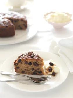 Raisin and almond cake
