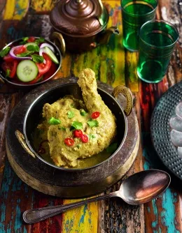 Chicken curry with coriander and almonds
