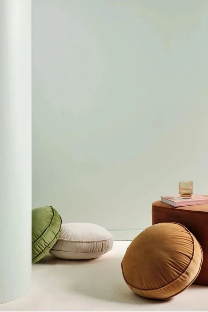 circle pillows in green, white and burnt orange