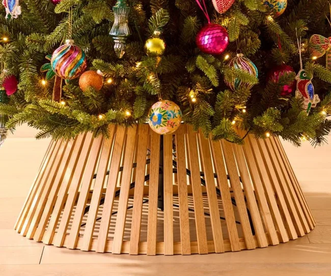 tree skirt with vertical wooden slats