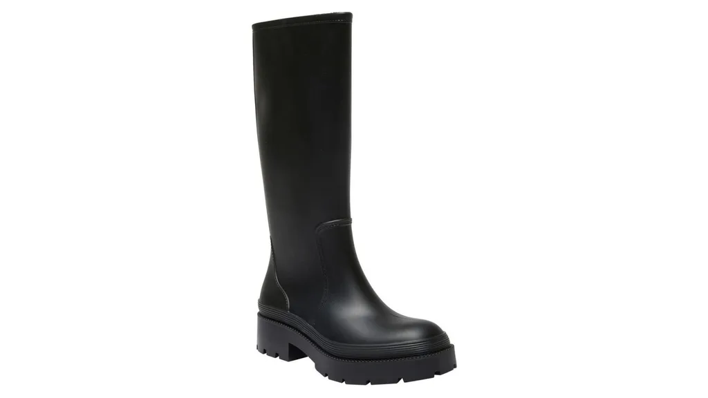 Ravella Thunder gumboots in black.