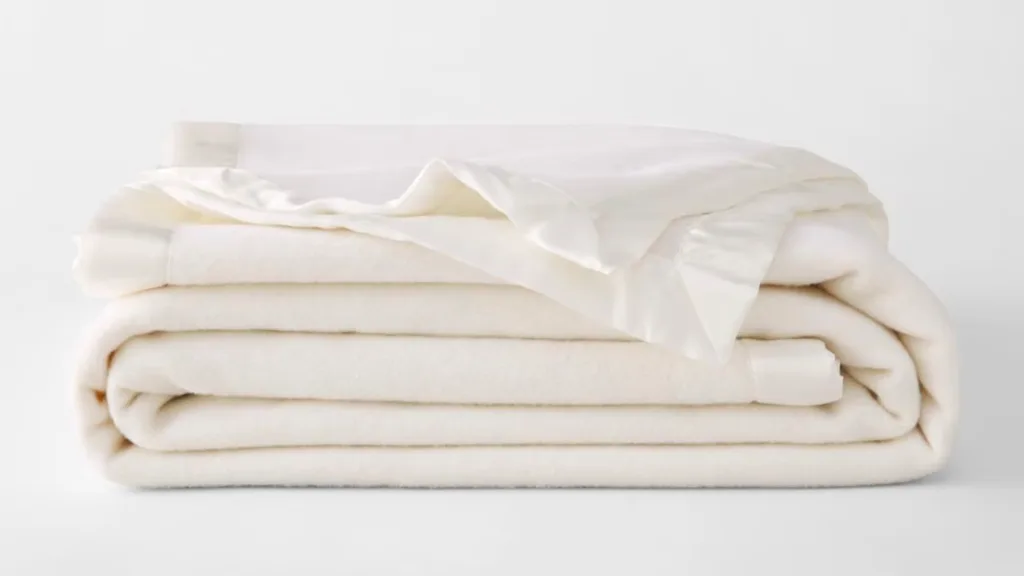 Sheridan Outlet wool blanket in white.