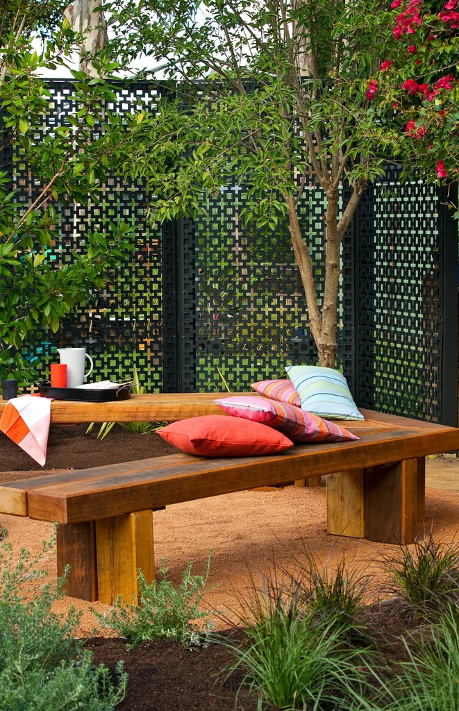 how to build a privacy screen with benches and cushions