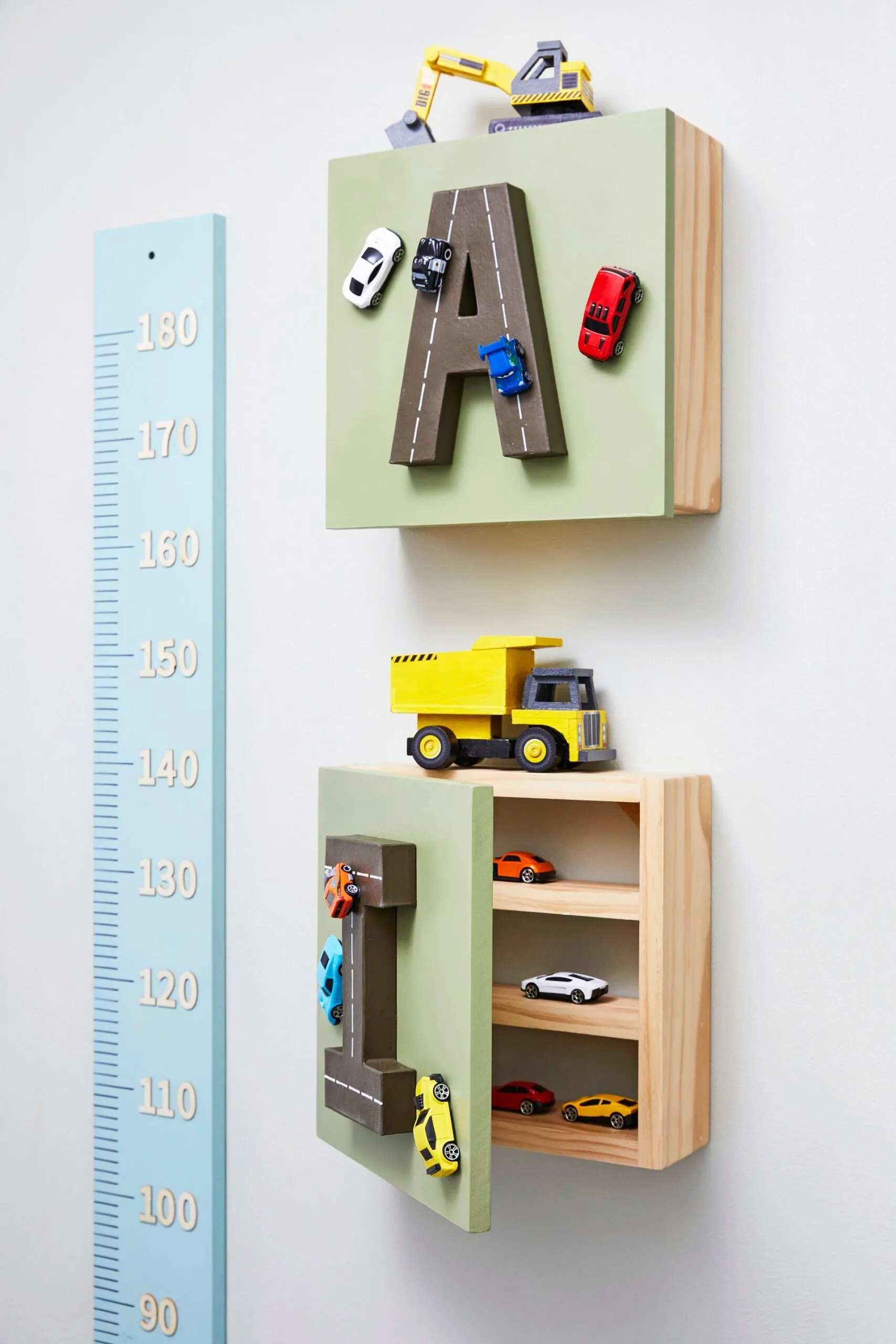 caixas de armazenamento para pendurar na parede com tema de carro infantil