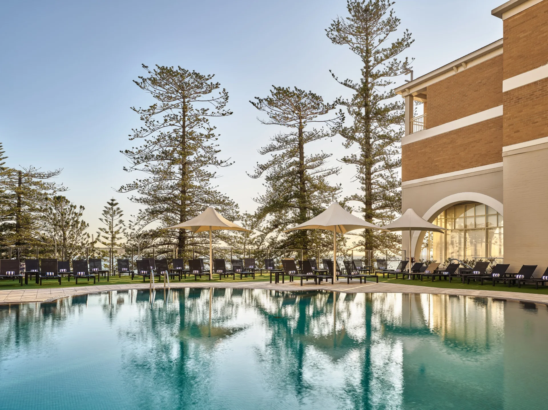 crowne plaza in terrigal pool area