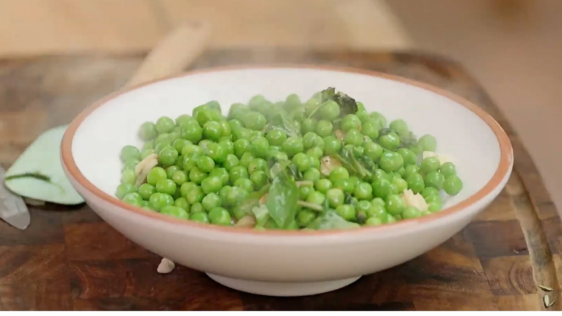 colins peas in a bowl steaming