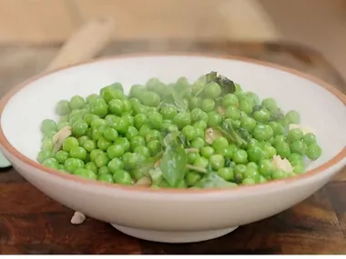 colins peas in a bowl steaming