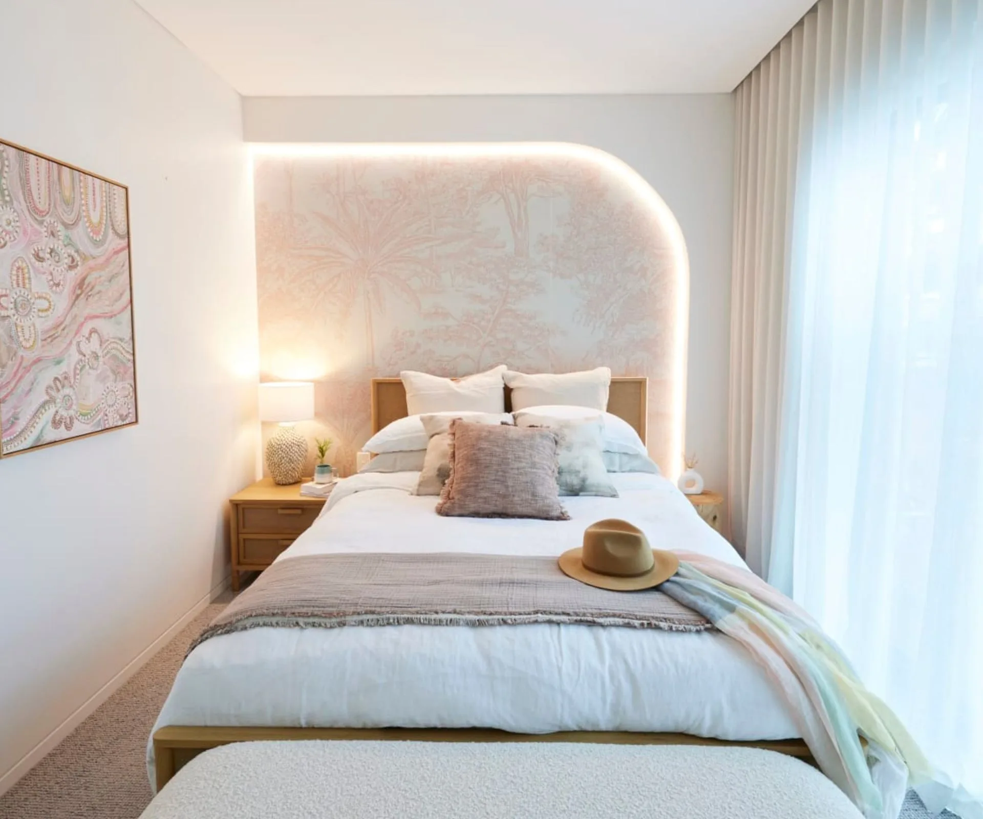 bedroom with arch wall