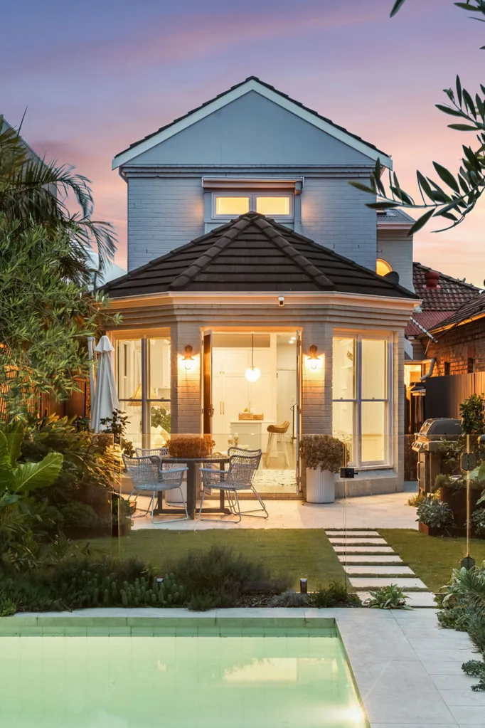 weatherboard home backyard with sitting area