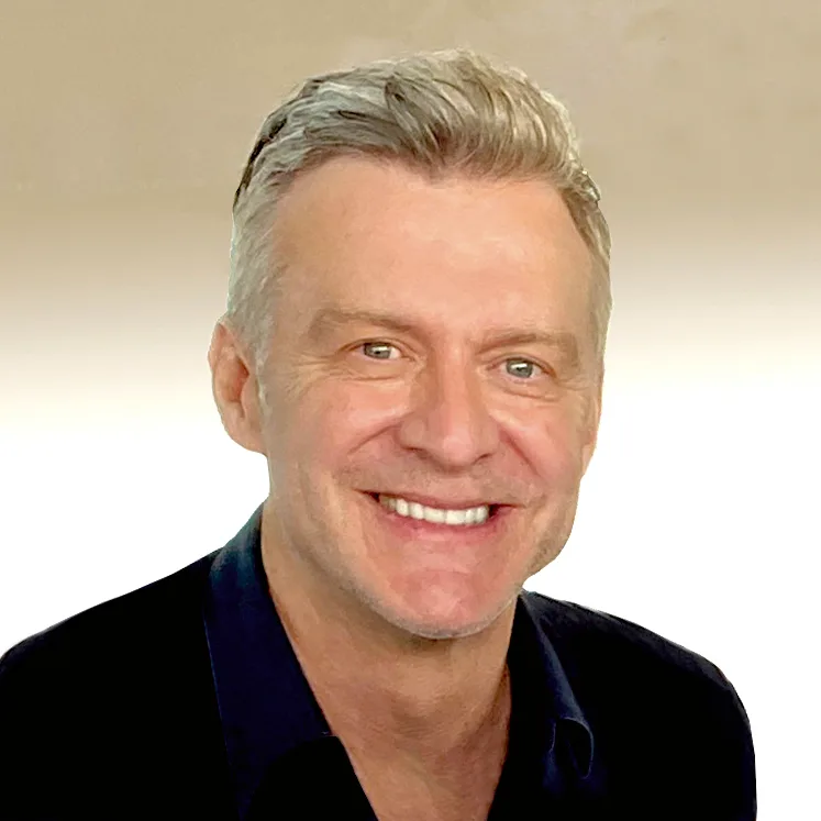 headshot of scott cassidy creative director