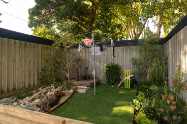 aussie icons in show garden including hills hoist clothesline, rocking chair and aussie native plants