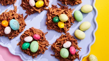 Crunchy chocolate nests