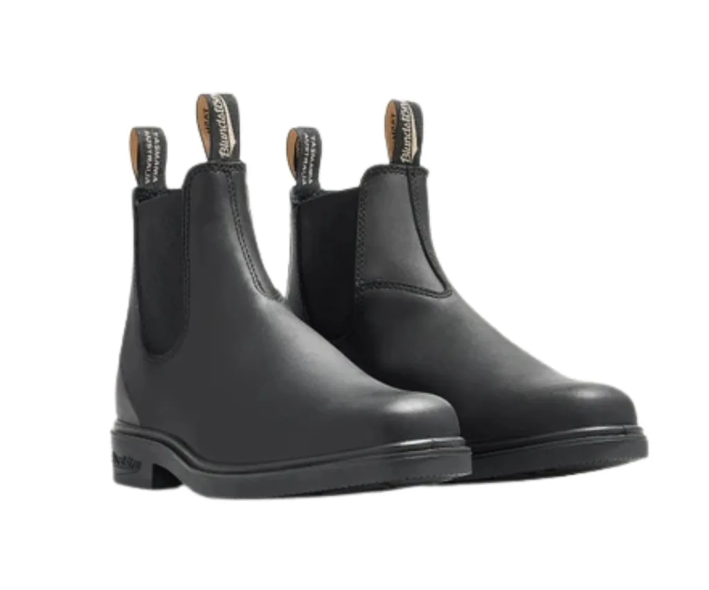 black blundstone garden boots with pull tags