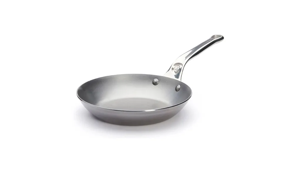 The De Buyer Mineral B Element Pro round frying pan.