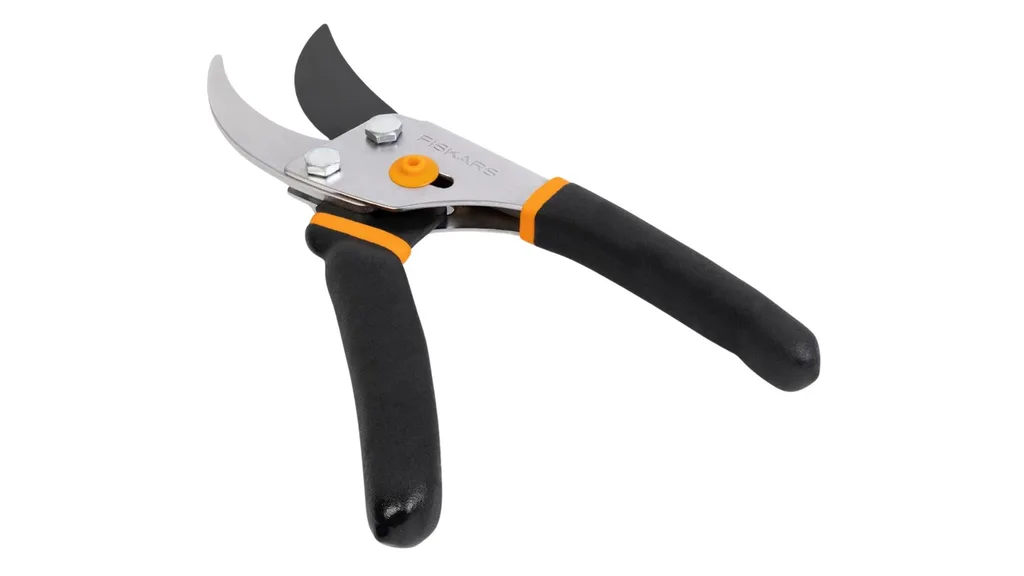 Fiskars Bypass Pruning Shears plant clippers