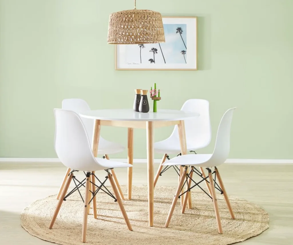 Toto 4-seat dining set.