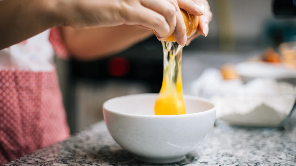 cracking eggs for baking