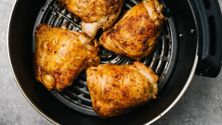 air fryer cooking chicken to be cleaned