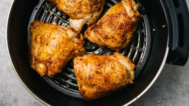 air fryer cooking chicken to be cleaned