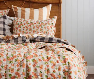Elma floral quilt, Society of Wanderers