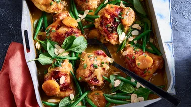 3 steps to the perfect apricot chicken traybake