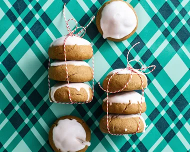 pfeffernusse tied up in kitchen string on green tartan background